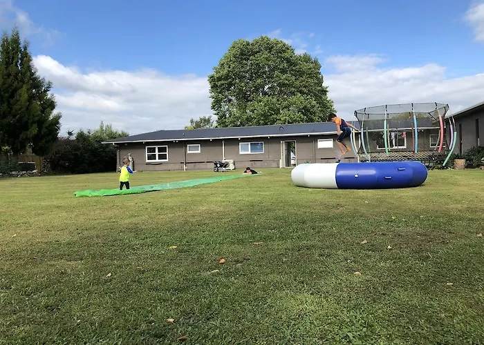 Lakeview Small 4*