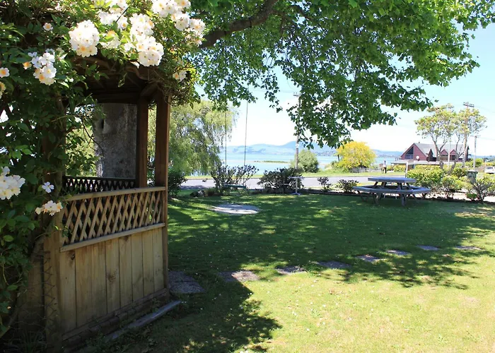 Lakeview Small 4*