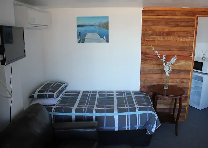 Lakeview Small 4*